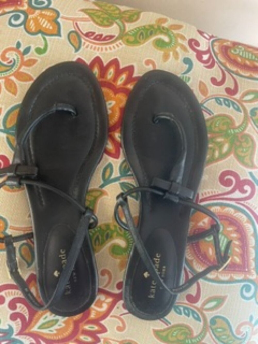 Kate Spade black leather sandals. T strap style size 8